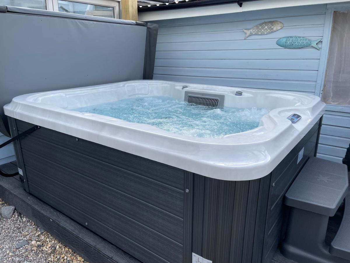 Dog Friendly Cottage 2 Mins To Beach With Hot Tub And Zappi Ev Lessingham ภายนอก รูปภาพ