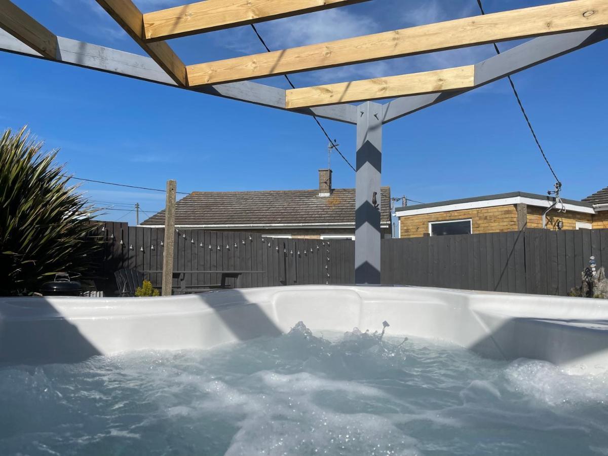 Dog Friendly Cottage 2 Mins To Beach With Hot Tub And Zappi Ev Lessingham ภายนอก รูปภาพ