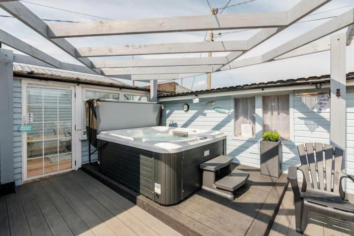 Dog Friendly Cottage 2 Mins To Beach With Hot Tub And Zappi Ev Lessingham ภายนอก รูปภาพ
