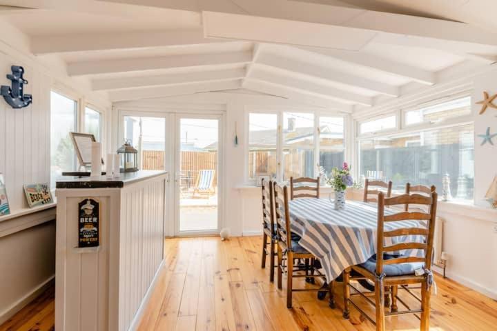 Dog Friendly Cottage 2 Mins To Beach With Hot Tub And Zappi Ev Lessingham ภายนอก รูปภาพ