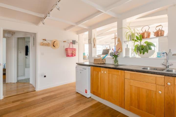 Dog Friendly Cottage 2 Mins To Beach With Hot Tub And Zappi Ev Lessingham ภายนอก รูปภาพ