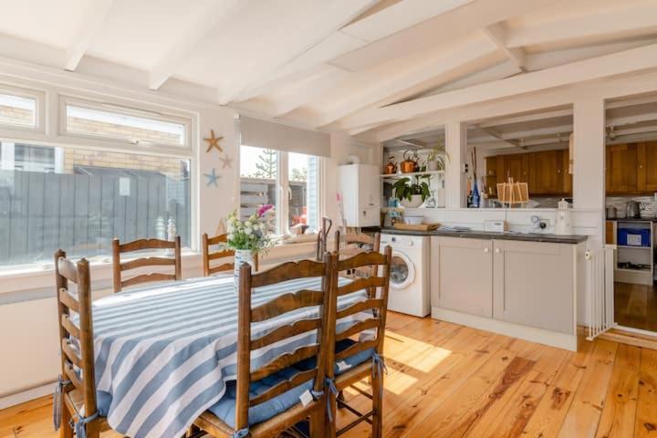 Dog Friendly Cottage 2 Mins To Beach With Hot Tub And Zappi Ev Lessingham ภายนอก รูปภาพ